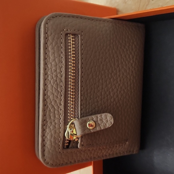 #6695 Perla 💯 ITALIAN LEATHER Wallet "CD" (Mini) NIB w/dustbag - Picture 2 of 4